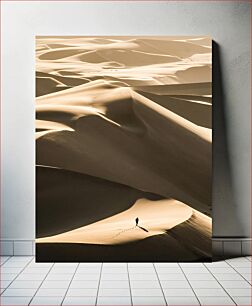 Πίνακας, Solitary Figure in Desert Dunes Μοναχική φιγούρα στους αμμόλοφους της ερήμου