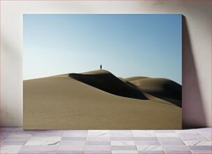 Πίνακας, Solitary Figure on Sand Dunes Μοναχική φιγούρα σε αμμόλοφους