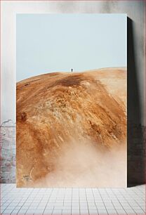 Πίνακας, Solitary Hiker on a Desert Landscape Μοναχικός πεζοπόρος σε ένα τοπίο της ερήμου