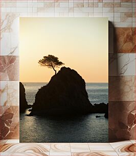 Πίνακας, Solitary Tree on Cliffside at Sunset Μοναχικό δέντρο στο Cliffside στο ηλιοβασίλεμα