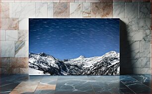 Πίνακας, Star Trails over Snowy Mountains Αστρικά μονοπάτια πάνω από τα Χιονισμένα Όρη