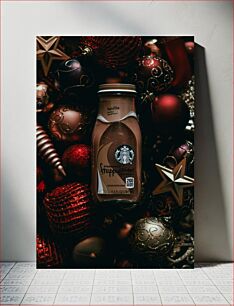 Πίνακας, Starbucks Frappuccino Amidst Holiday Decorations Starbucks Frappuccino Εν μέσω εορταστικών διακοσμήσεων