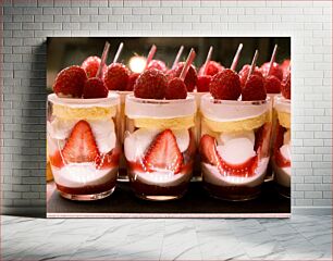 Πίνακας, Strawberry Dessert in Glass Jars Επιδόρπιο φράουλα σε γυάλινα βάζα