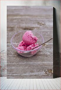 Πίνακας, Strawberry Ice Cream in a Glass Bowl Παγωτό φράουλα σε γυάλινο μπολ