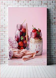 Πίνακας, Strawberry Yogurt Parfait in Jars Φράουλα Παρφέ γιαουρτιού σε Βαζάκια