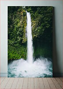 Πίνακας, Stunning Waterfall in a Lush Forest Εκπληκτικός καταρράκτης σε ένα καταπράσινο δάσος