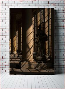 Πίνακας, Sunlit Sculpture in Shadowed Hallway Ηλιόλουστο γλυπτό στο σκιερό διάδρομο
