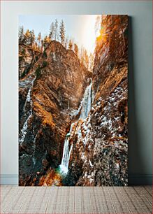 Πίνακας, Sunlit Waterfall in Rocky Mountains Ηλιόλουστος καταρράκτης στα Βραχώδη Όρη