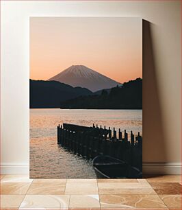 Πίνακας, Sunset Over Tranquil Lake with Mountain Ηλιοβασίλεμα πάνω από την ήρεμη λίμνη με το βουνό