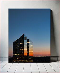 Πίνακας, Sunset Reflections on a Modern Building Αντανακλάσεις ηλιοβασιλέματος σε ένα σύγχρονο κτίριο