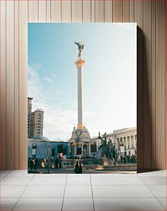 Πίνακας, Tall Monument in City Square Ψηλό Μνημείο στην Πλατεία Πόλης