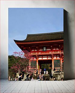 Πίνακας, Traditional Japanese Temple with Tourists and Blossoming Tree Παραδοσιακός ιαπωνικός ναός με τουρίστες και ανθισμένο δέντρο