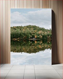 Πίνακας, Tranquil Lake Reflection in Forest Ήρεμη αντανάκλαση λίμνης στο δάσος