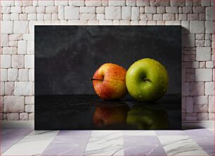 Πίνακας, Two Wet Apples on Reflective Surface Δύο υγρά μήλα σε ανακλαστική επιφάνεια