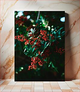 Πίνακας, Vibrant Red Berries on Green Leaves Ζωντανά κόκκινα μούρα σε πράσινα φύλλα