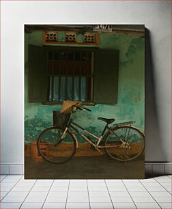 Πίνακας, Vintage Bicycle Resting by a Window Vintage ποδήλατο που ξεκουράζεται δίπλα σε ένα παράθυρο