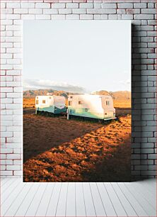 Πίνακας, Vintage Caravans in a Desert Landscape Vintage τροχόσπιτα σε ένα έρημο τοπίο