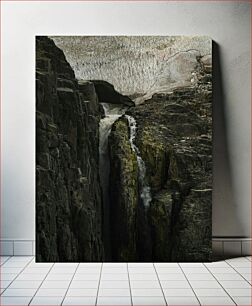 Πίνακας, Waterfall Through Rock Crevasse Καταρράκτης μέσα από ρωγμές βράχου