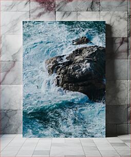 Πίνακας, Waves Crashing Against Rocks Κύματα που σκάνε ενάντια στους βράχους