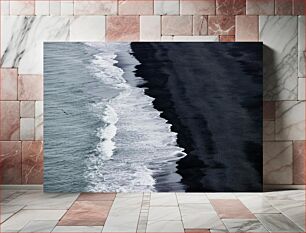 Πίνακας, Waves Crashing on a Black Sand Beach Κύματα που σκάνε σε μια παραλία με μαύρη άμμο