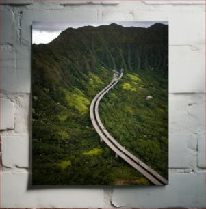 Πίνακας, Winding Highway Through Lush Mountains Ελικοειδής αυτοκινητόδρομος μέσα από καταπράσινα βουνά
