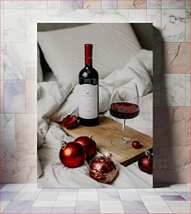 Πίνακας, Wine bottle with Christmas ornaments Μπουκάλι κρασιού με χριστουγεννιάτικα στολίδια
