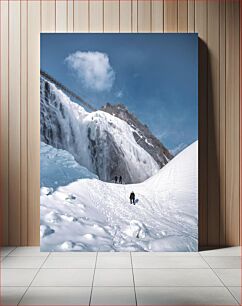 Πίνακας, Winter Hike by the Frozen Waterfall Χειμερινή πεζοπορία δίπλα στον παγωμένο καταρράκτη