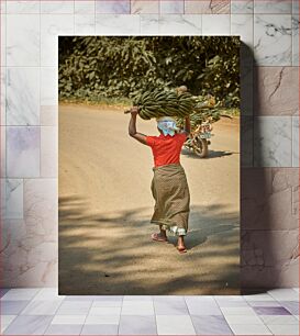 Πίνακας, Woman Carrying Bananas on Rural Road Γυναίκα που κουβαλά μπανάνες στον αγροτικό δρόμο