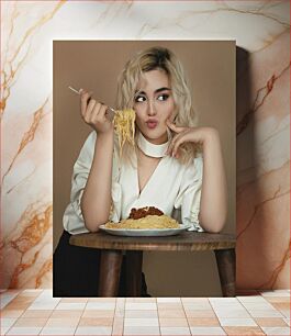 Πίνακας, Woman Eating Spaghetti Γυναίκα που τρώει μακαρόνια