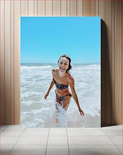 Πίνακας, Woman Enjoying a Day at the Beach Γυναίκα που απολαμβάνει μια μέρα στην παραλία