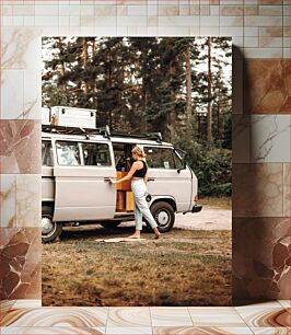 Πίνακας, Woman Entering a Camper Van in a Forest Γυναίκα που μπαίνει σε ένα Camper Van σε ένα δάσος