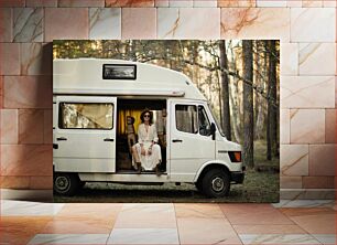 Πίνακας, Woman Sitting in Camper Van Γυναίκα που κάθεται στο Camper Van