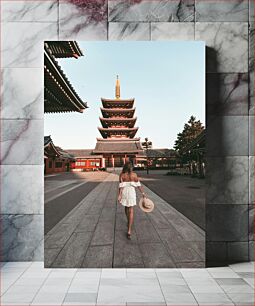 Πίνακας, Woman Walking Towards Pagoda Γυναίκα που περπατά προς την παγόδα