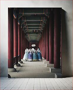 Πίνακας, Women in Traditional Dresses Walking Through Temple Corridor Γυναίκες με παραδοσιακά φορέματα που περπατούν μέσω του διαδρόμου του ναού