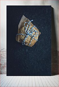 Πίνακας, Wrapped Cookie on Dark Surface Τυλιγμένο μπισκότο σε σκοτεινή επιφάνεια