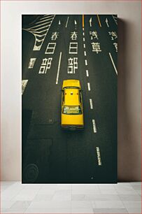 Πίνακας, Yellow Car on Urban Road Κίτρινο αυτοκίνητο στον αστικό δρόμο