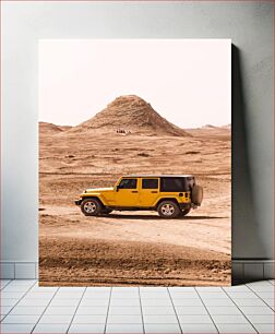 Πίνακας, Yellow Jeep in Desert Landscape Κίτρινο τζιπ στο τοπίο της ερήμου