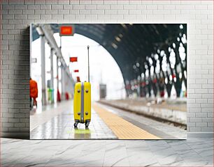 Πίνακας, Yellow Suitcase on Train Platform Κίτρινη βαλίτσα σε πλατφόρμα τρένου