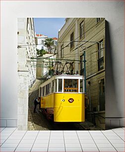 Πίνακας, Yellow Tram on Narrow Street Κίτρινο τραμ στη στενή οδό