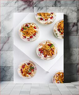 Πίνακας, Yogurt Dessert with Pomegranate and Fried Onions Επιδόρπιο γιαουρτιού με ρόδι και τηγανητά κρεμμύδια